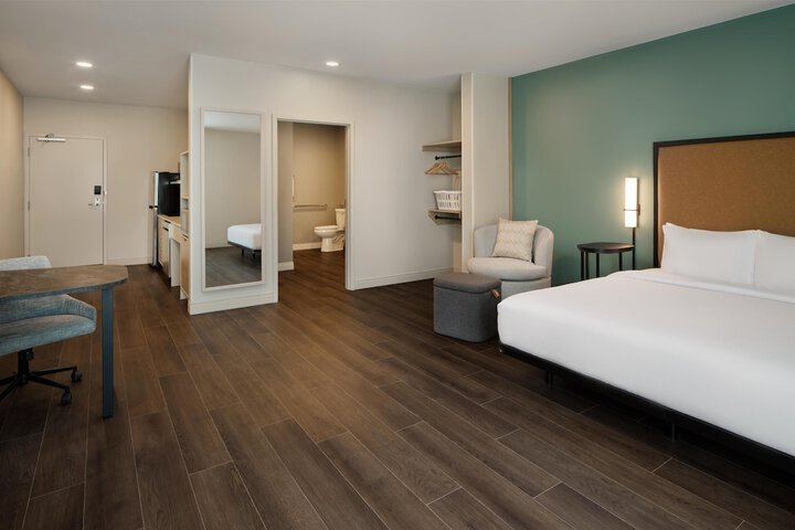 Room 6 of 34