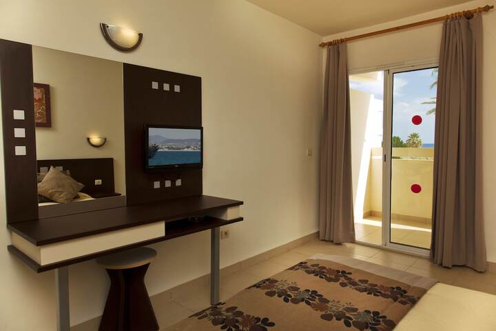 Room 10 of 84