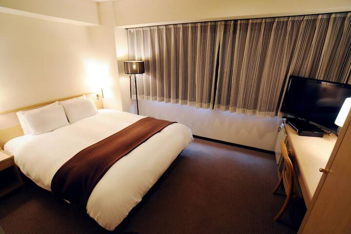 Room 8 of 33