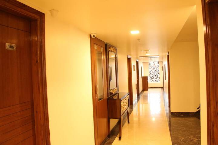 Ballroom/Hall 112 of 123