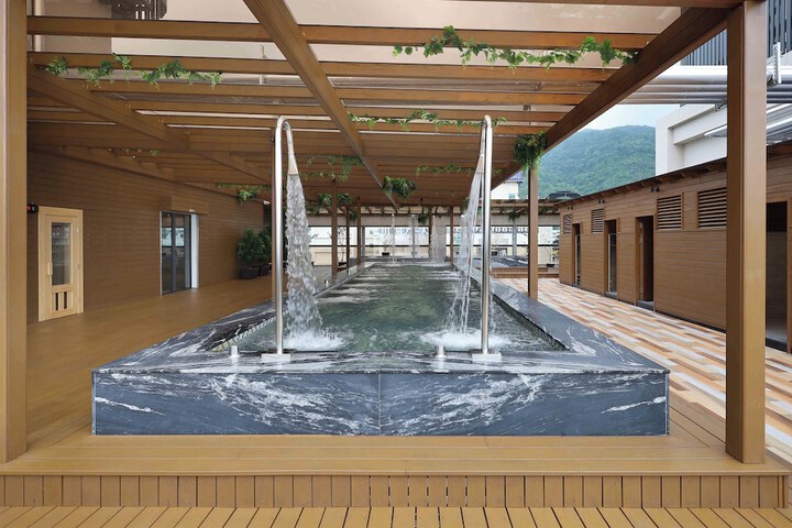 Spa 18 of 31