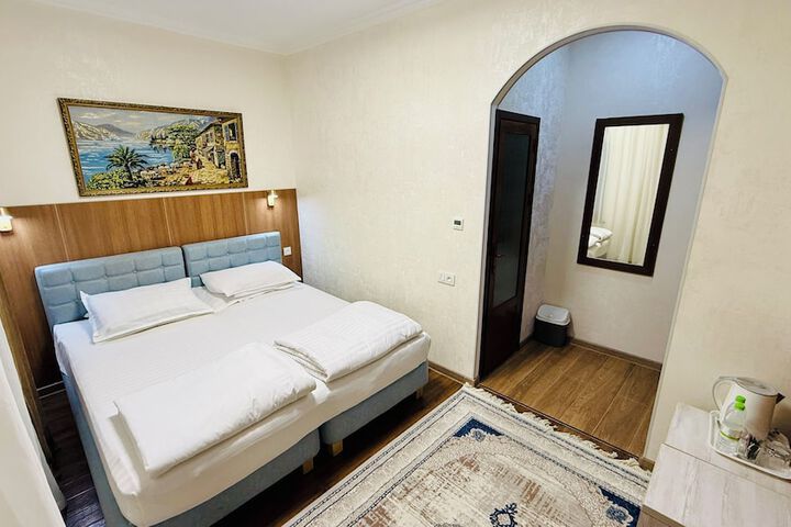 Room 16 of 49