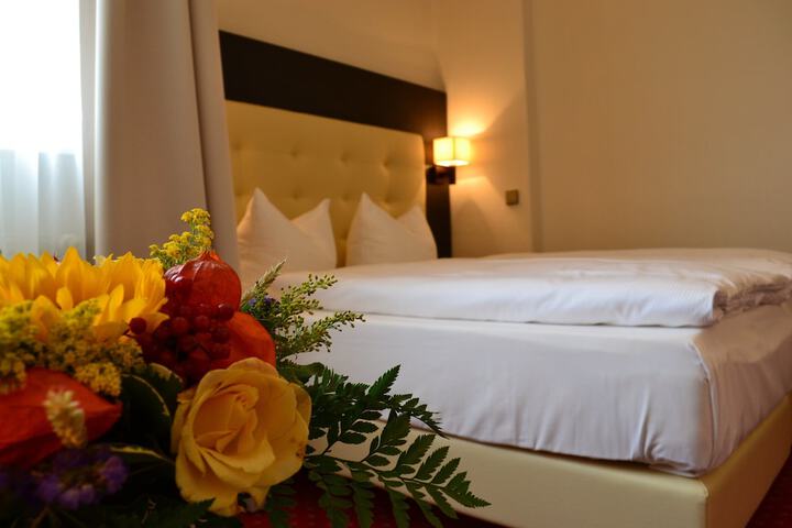 Room 3 of 37