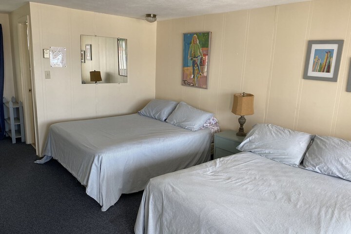 Room 8 of 84