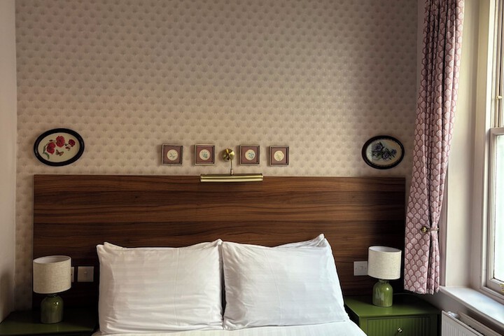 Room 10 of 43