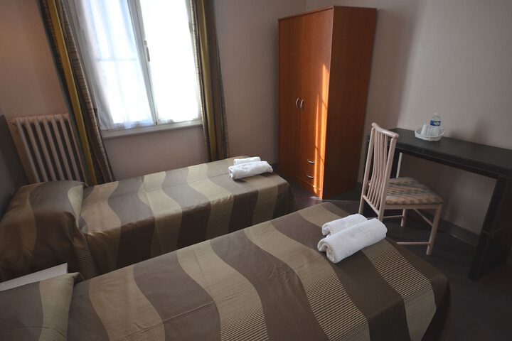 Room 6 of 38