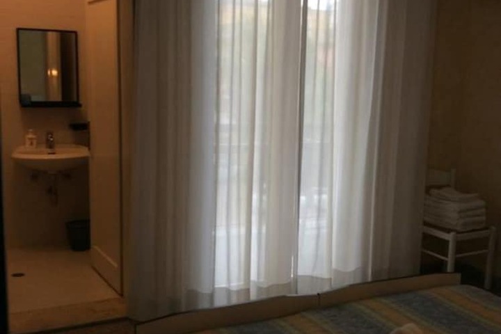 Room 7 of 34