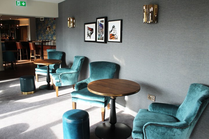 Lounge 56 of 63