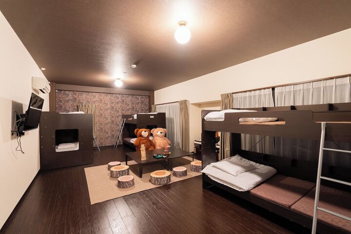 Room 16 of 40