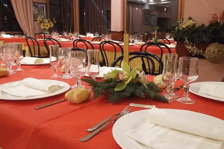 Dining 8 of 21
