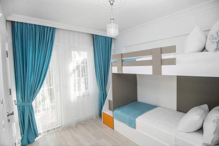 Room 34 of 135