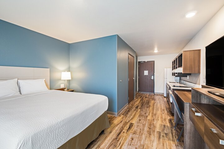1 Queen Bed Accessible (11 of 24)