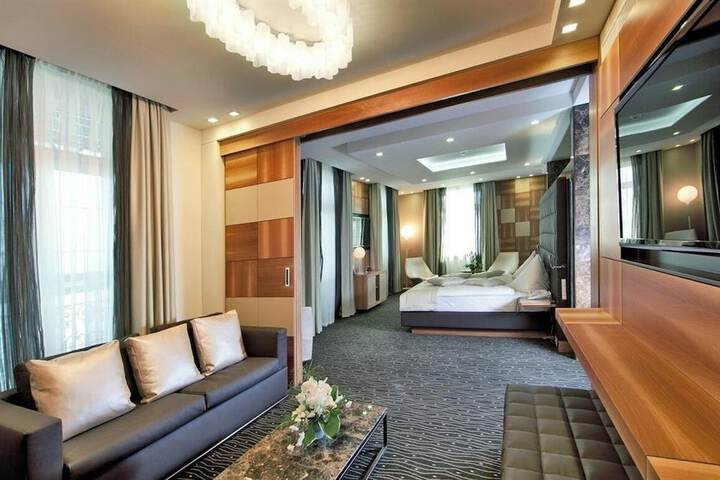 Room 49 of 110