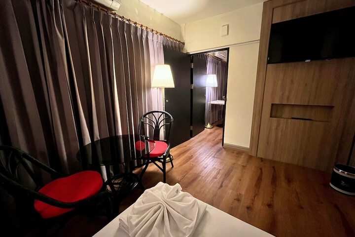 Room 47 of 143
