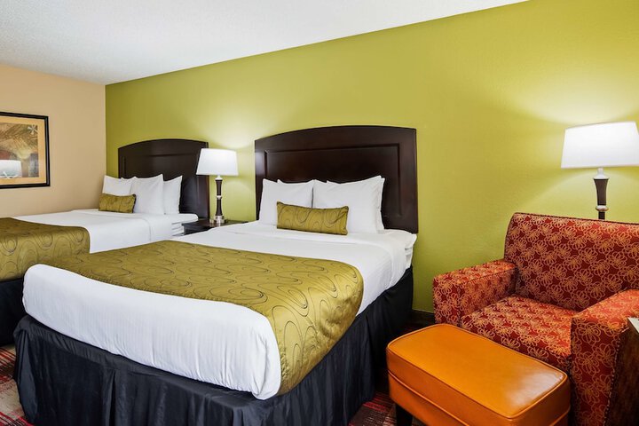 2 Queen Beds (6 of 9)
