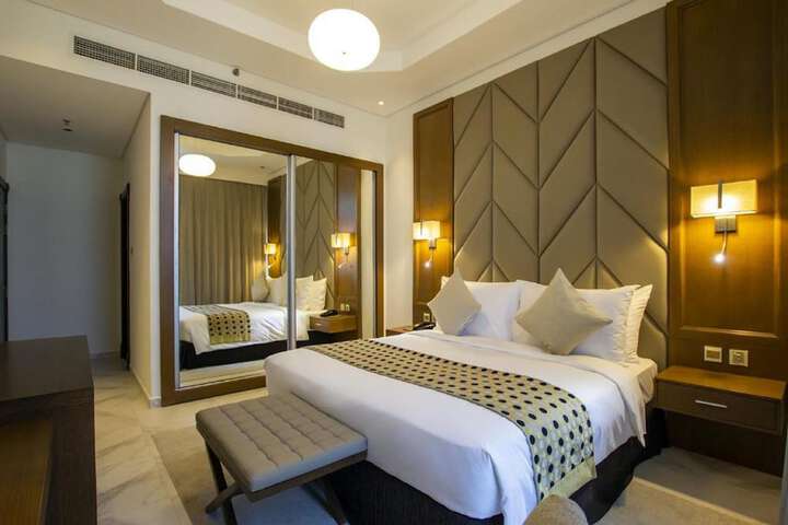Room 10 of 30