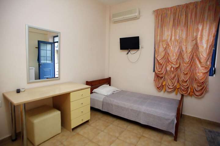 Room 21 of 53