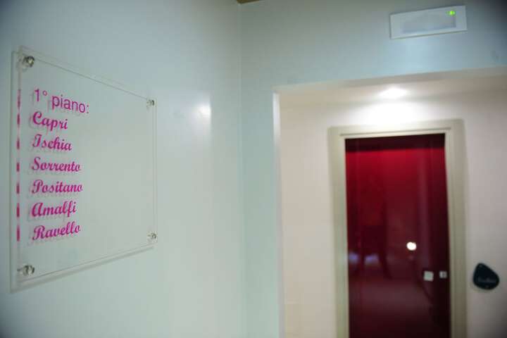 Ballroom/Hall 27 of 31