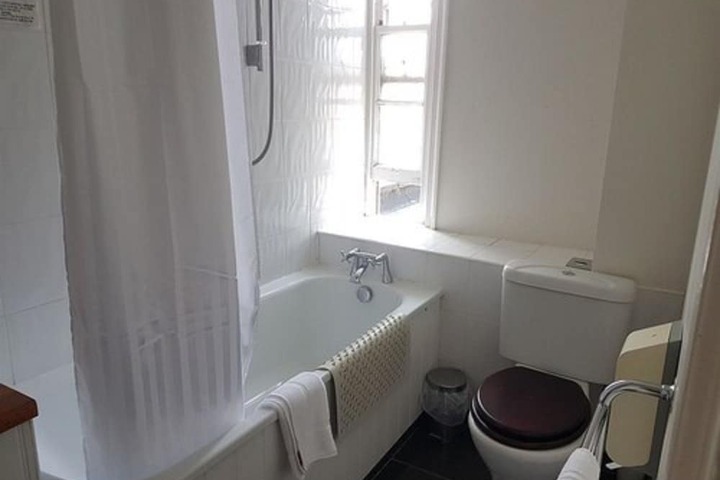 Room 25 of 69