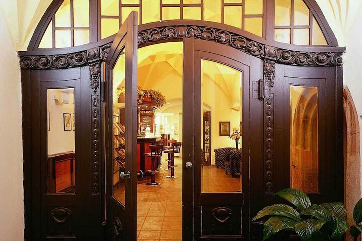Entrance & Lobby