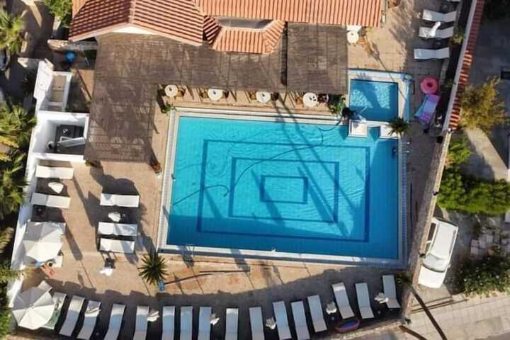 Pools & Facilities