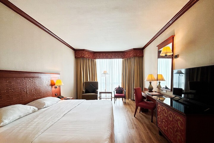 Room 14 of 127