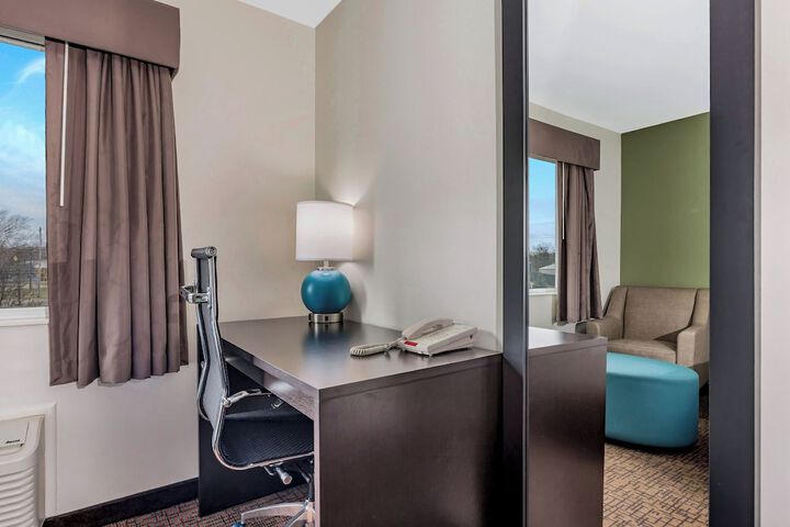 Queen Bed Accessible (15 of 22)