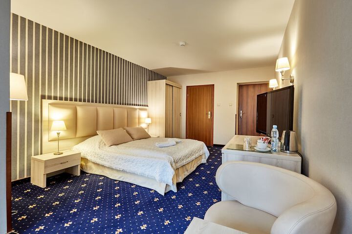 Room 13 of 36