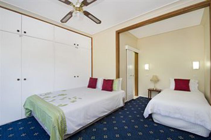 Room 12 of 38