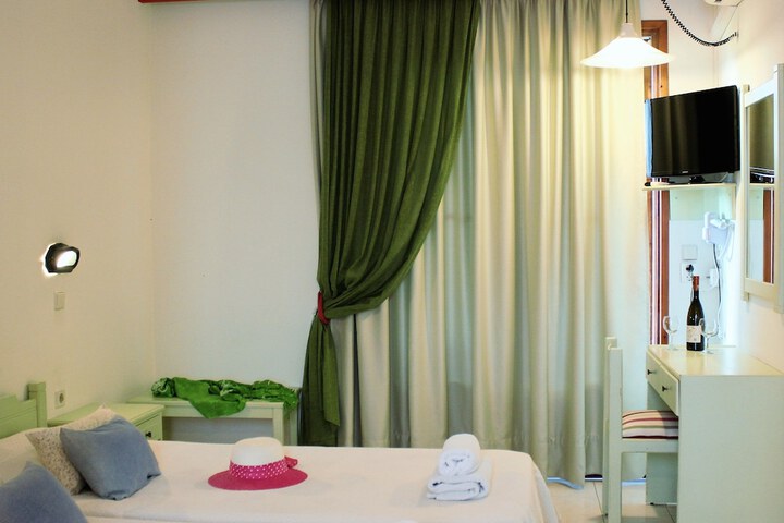 Room 11 of 107
