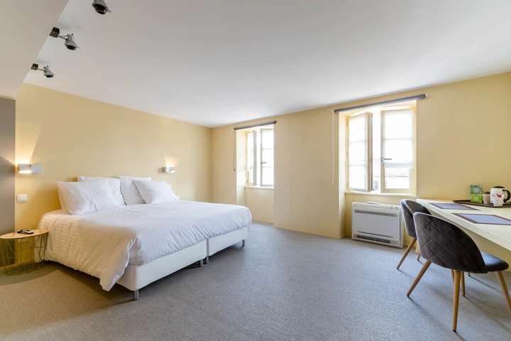 Room 4 of 20