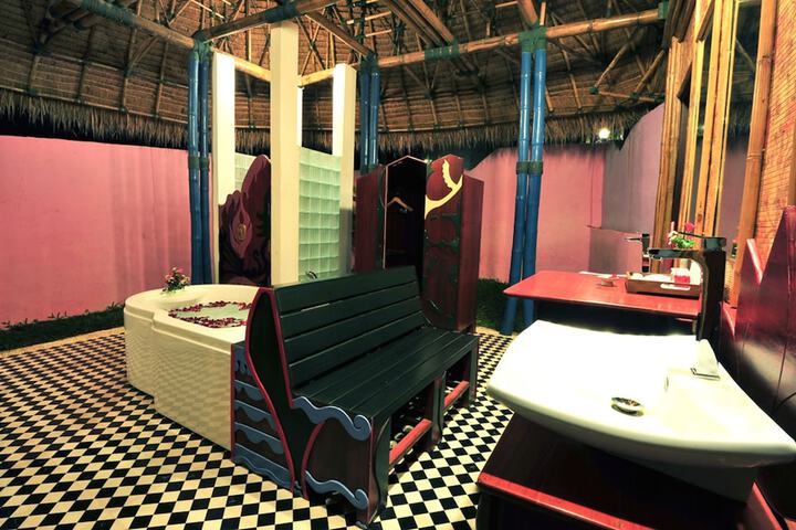 Room 28 of 46