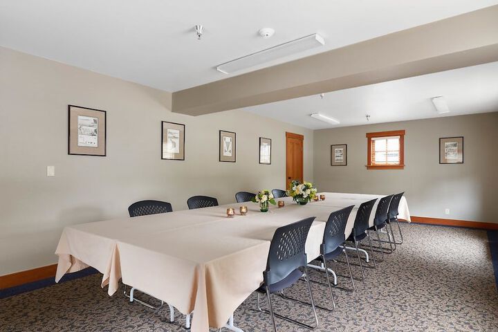 Ballroom/Hall 61 of 101