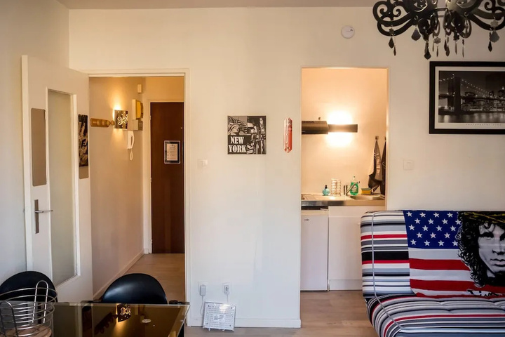 Room 9 of 12