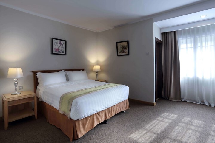Room 4 of 34