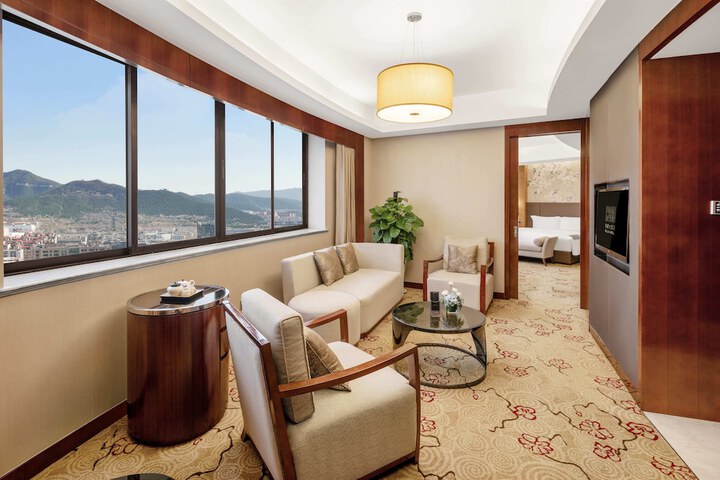 Room 27 of 43