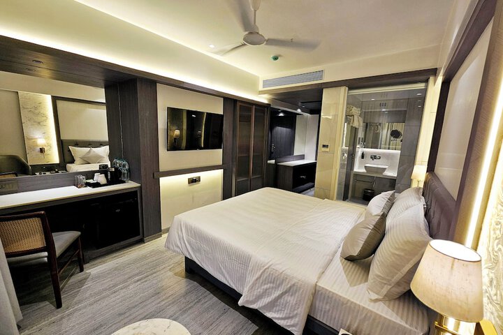 Room 13 of 44