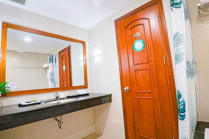 Room 25 of 42