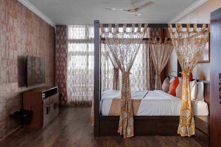 Room 15 of 106