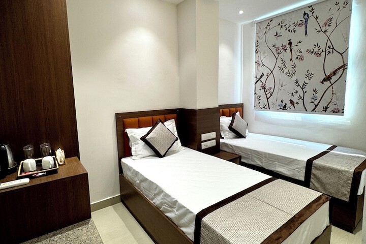 Room 15 of 25