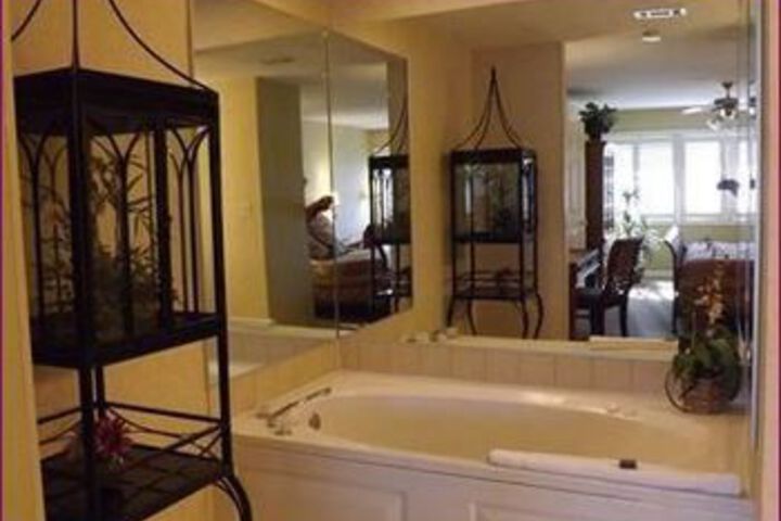 Deep Soaking Bathtub
