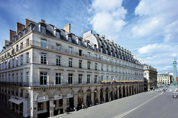 Lotti Paris