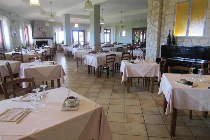 Dining 37 of 45
