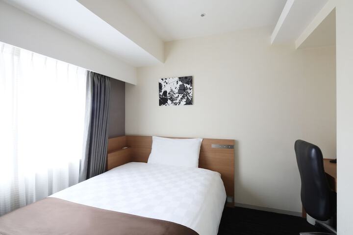 Room 14 of 93