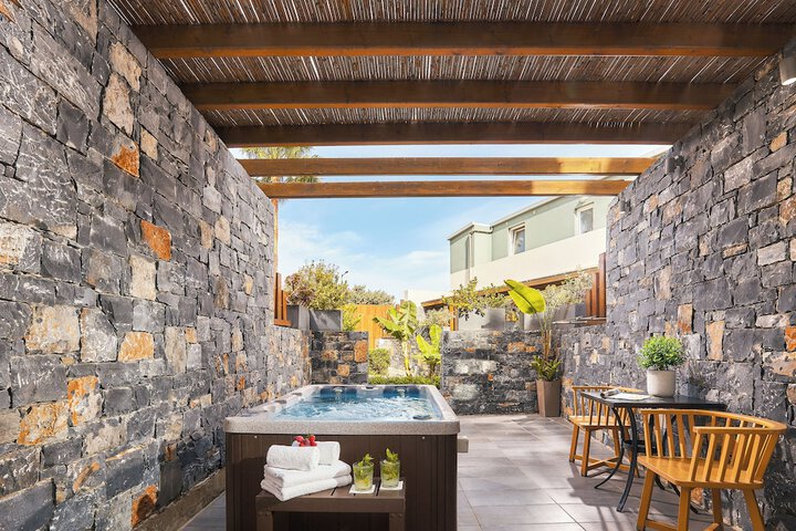 Hot Tub 57 of 133