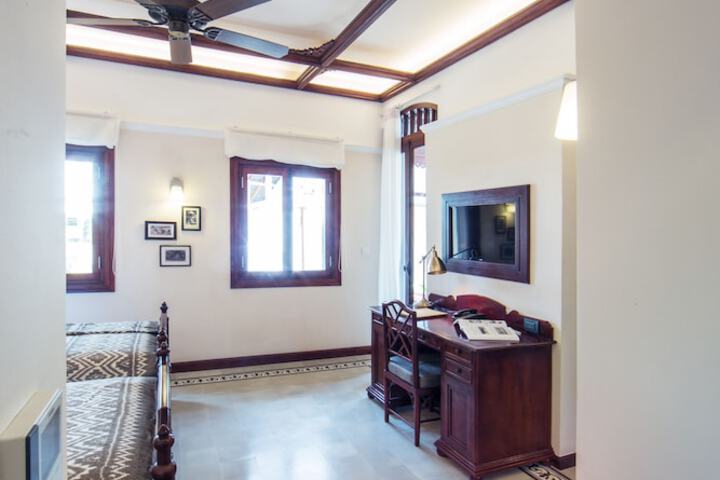 Room 8 of 48