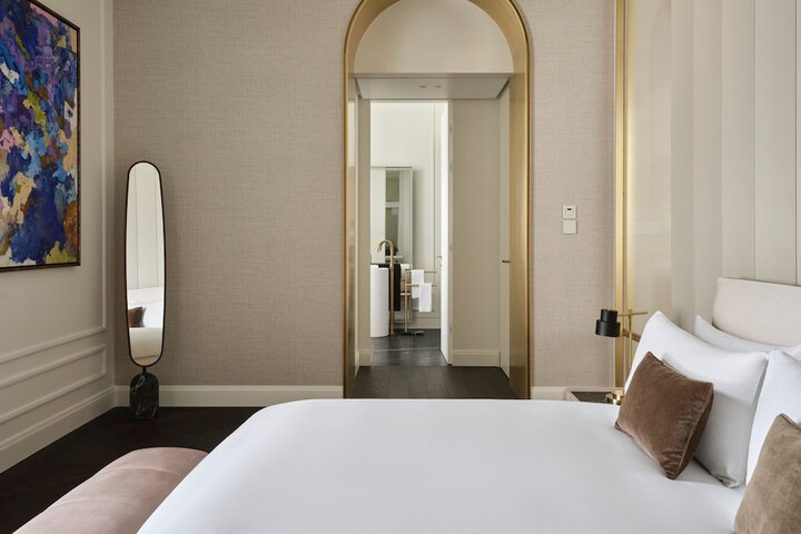 Room 83 of 173
