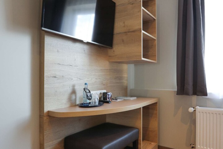 Room 20 of 37