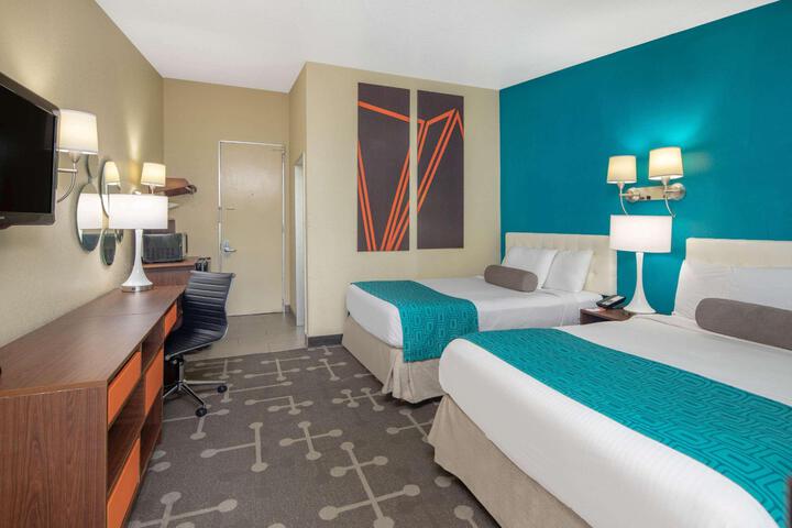 2 Double Beds (6 of 6)