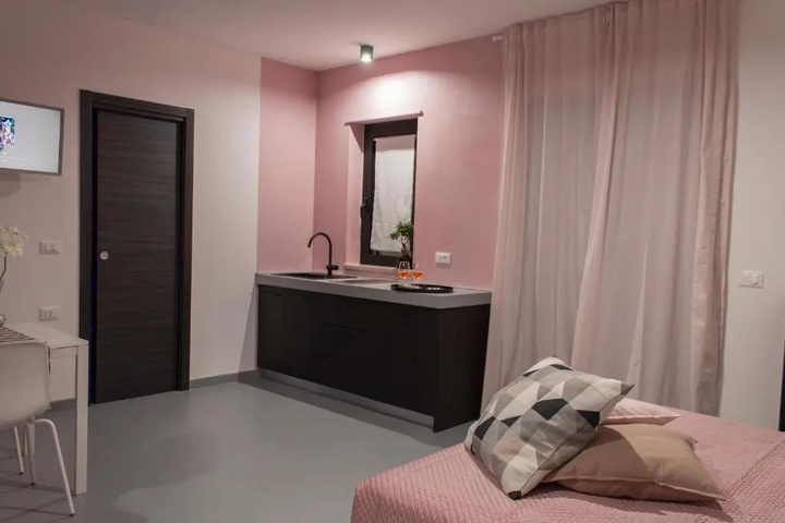 Room 5 of 16